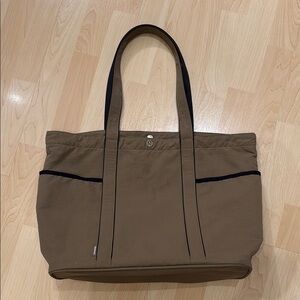 Lululemon Daily Multi-Pocket Tote Bag (20L)